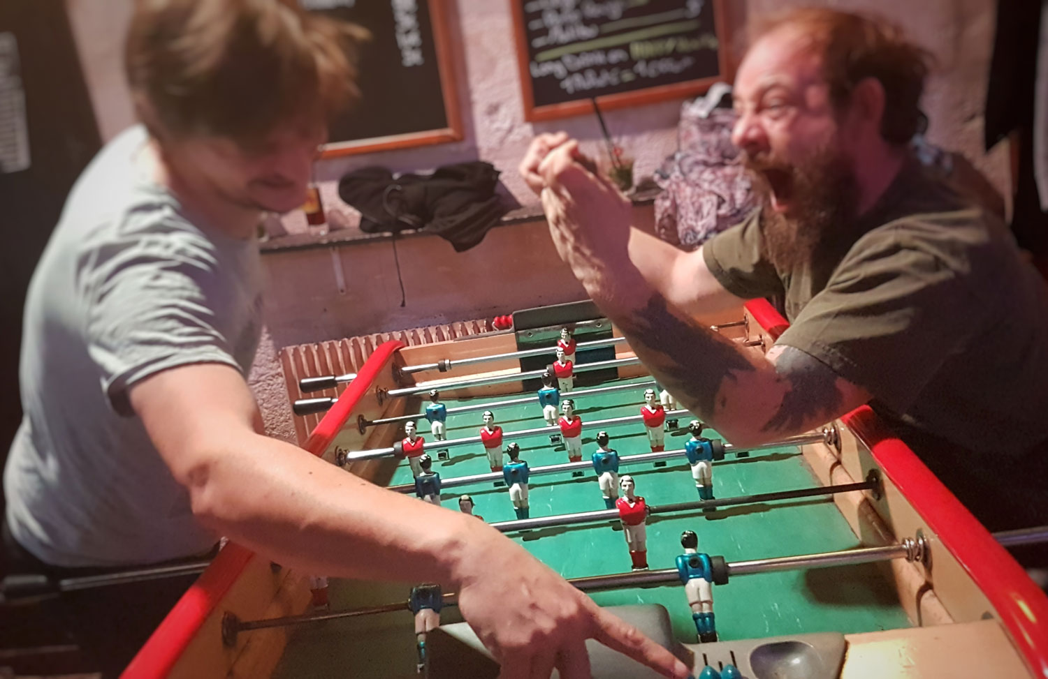 Un Baby-foot avec Moloch/Monolyth