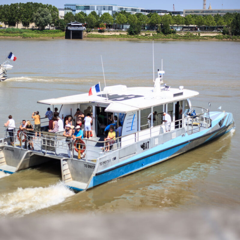 Batcub bateau navette Bordeaux Garonne