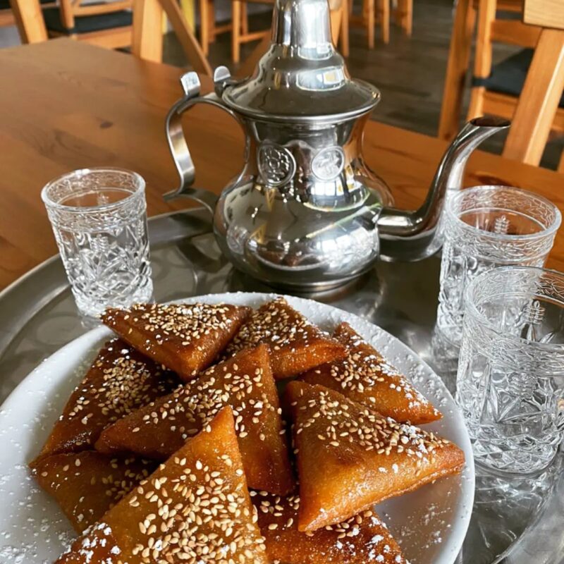 Un thé oriental au café de la Fontaine d'Arlac