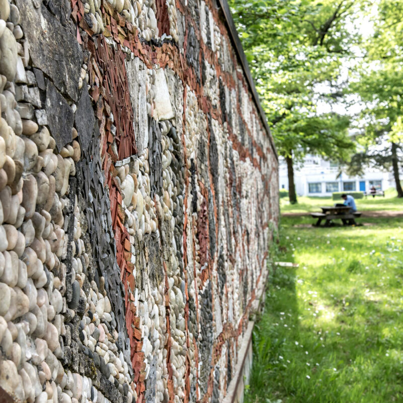 Mosaique de Marc-Antoine Bessière sur le campus de Bordeaux