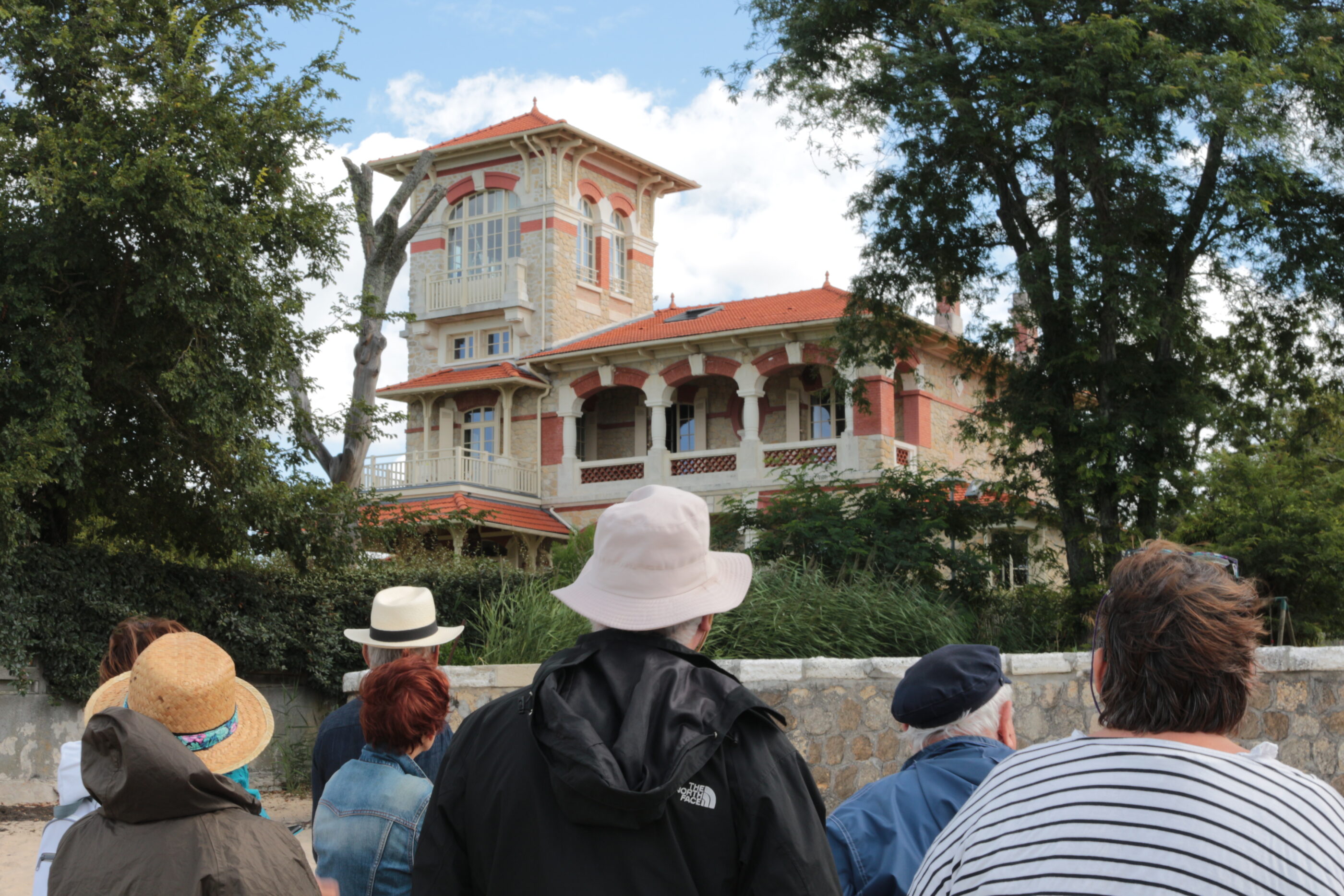 Visite des belles villas de Taussat.