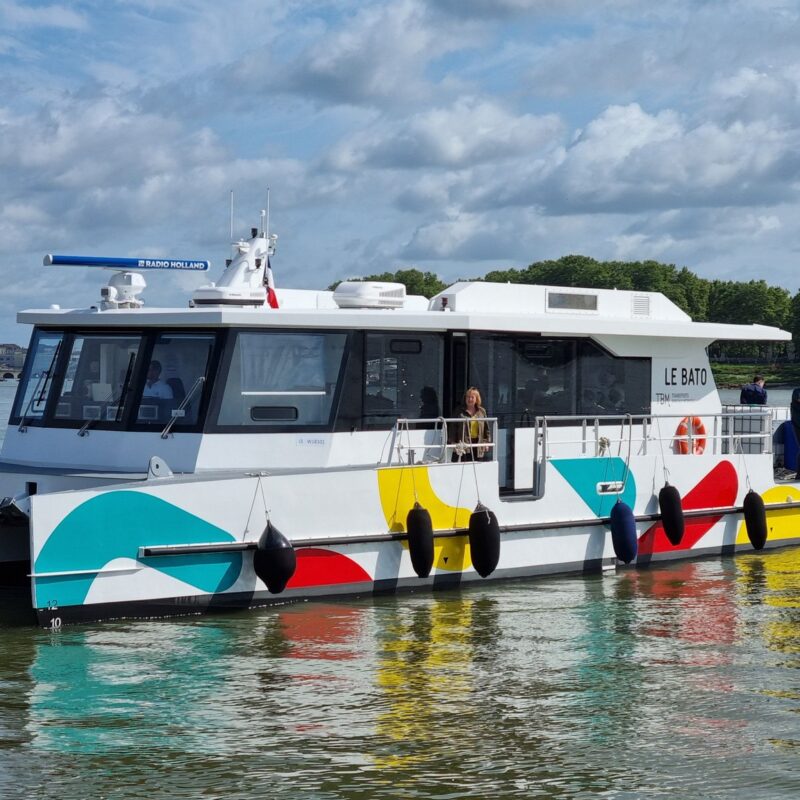 voir Bordeaux depuis la Garonne