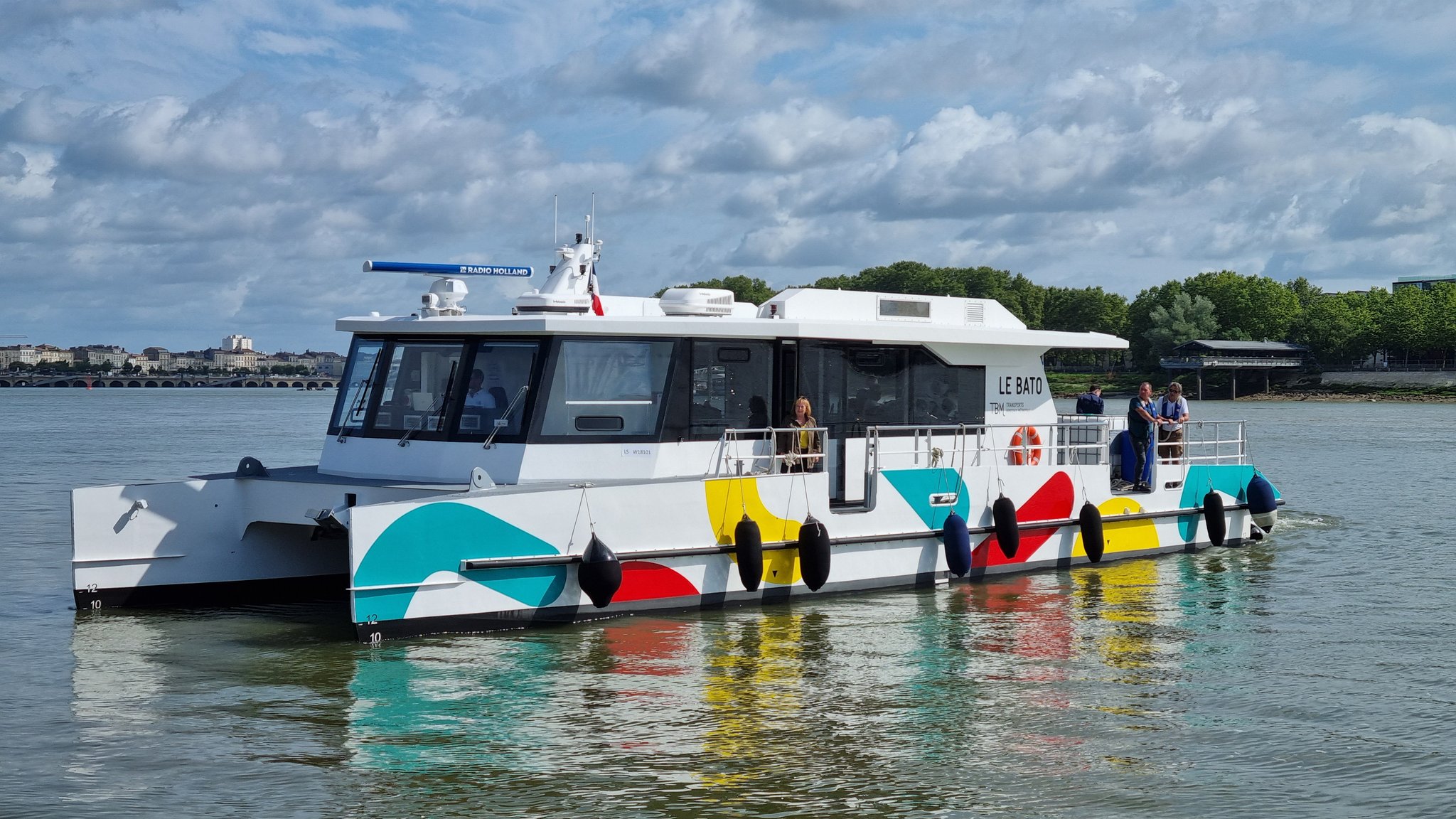 voir Bordeaux depuis la Garonne