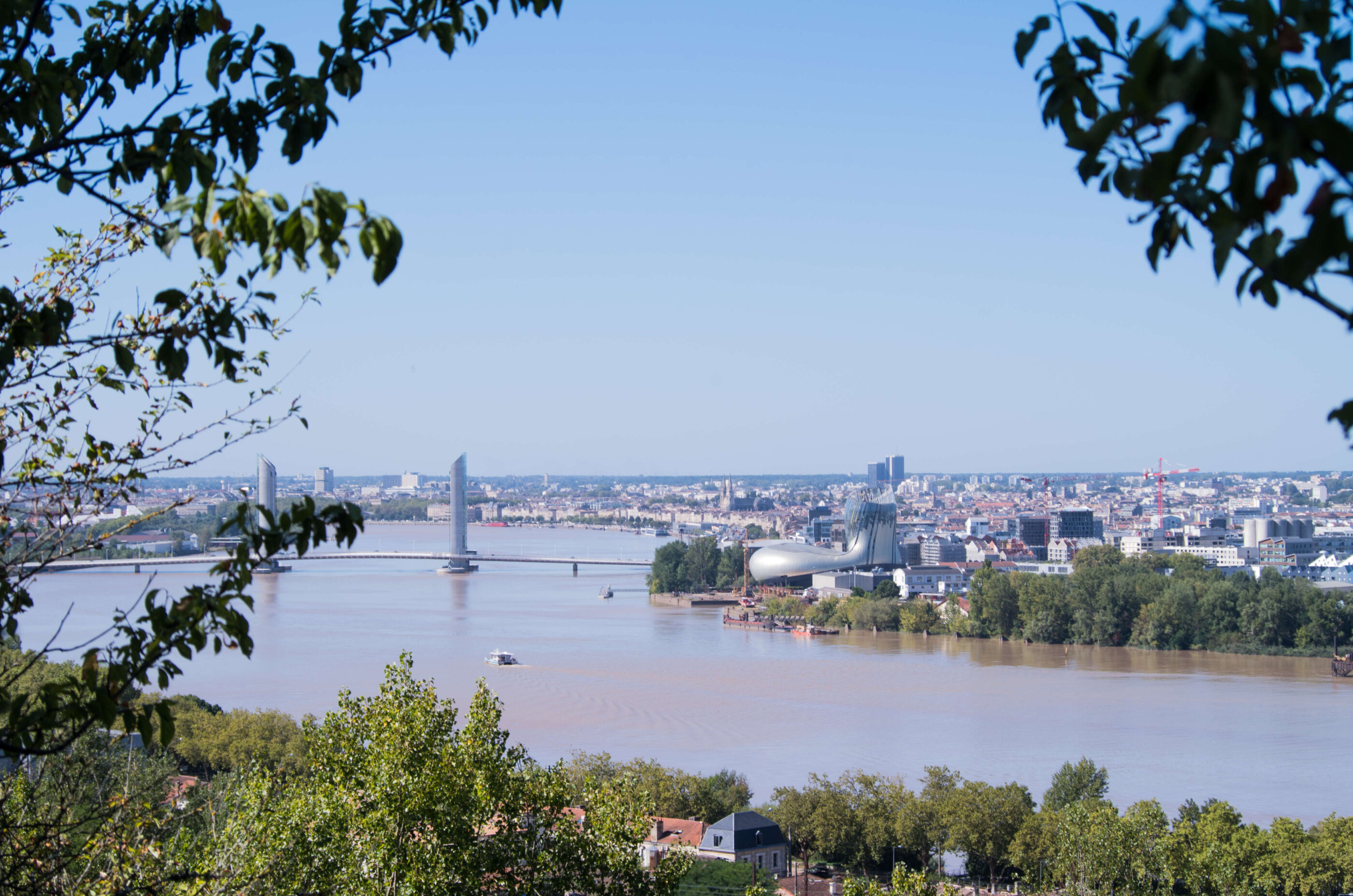 Vue panoramique sur Bordeaux depuis la rive droite