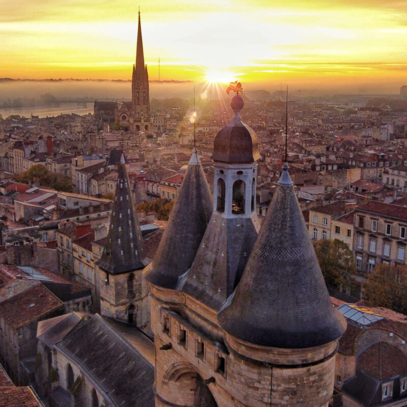 Vue panoramique sur Bordeaux depuis le parking Victor Hugo
