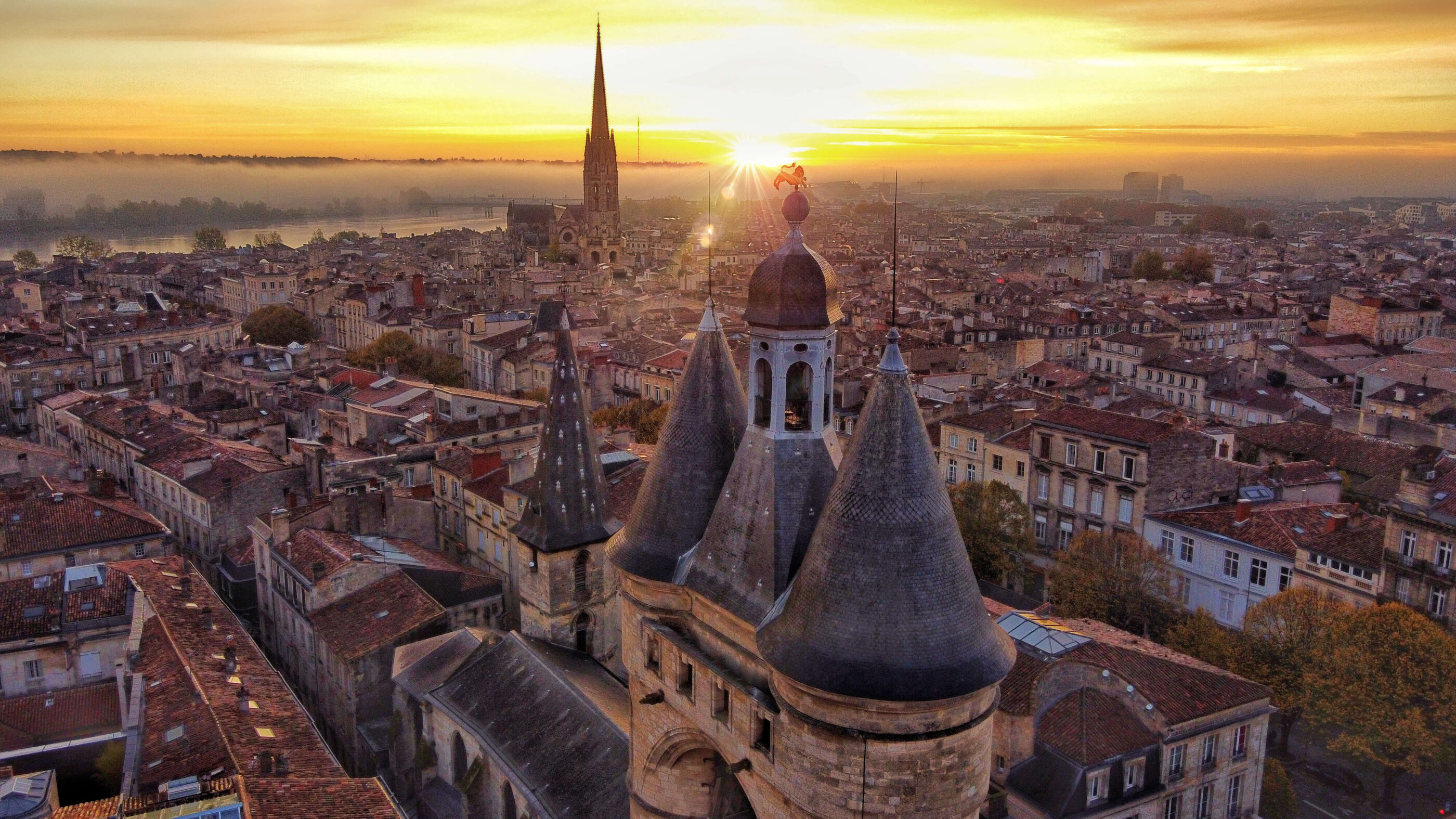 Vue panoramique sur Bordeaux depuis le parking Victor Hugo