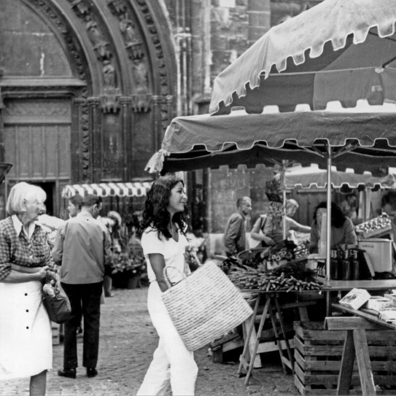 marché bio à bordeaux place st pierre