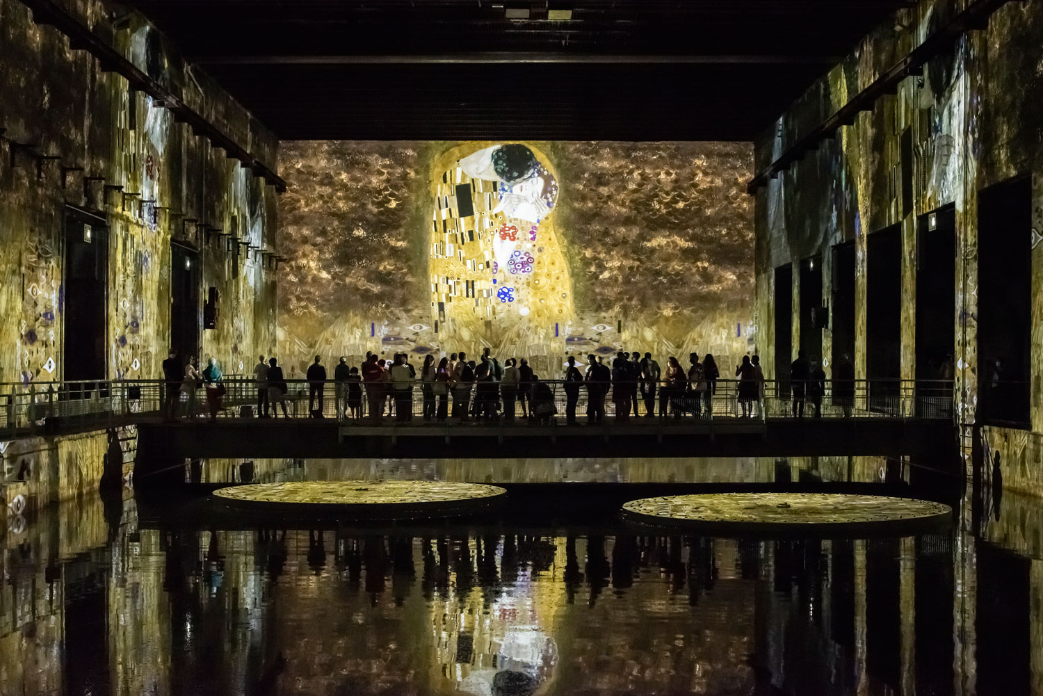 Les bassins de lumières : la peinture autrement avec les enfants