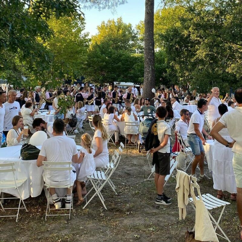 La Grande soirée blanche et les feux d'artifice à Martignas