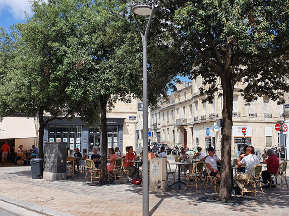 Les terrasses de la place Marie Brizard