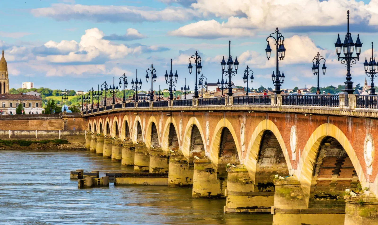 Bordeaux et mettre son grain de selle sur les coteaux, rive droite