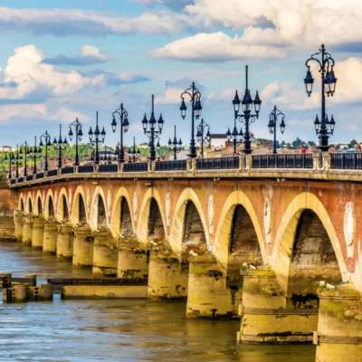 Bordeaux et mettre son grain de selle sur les coteaux, rive droite