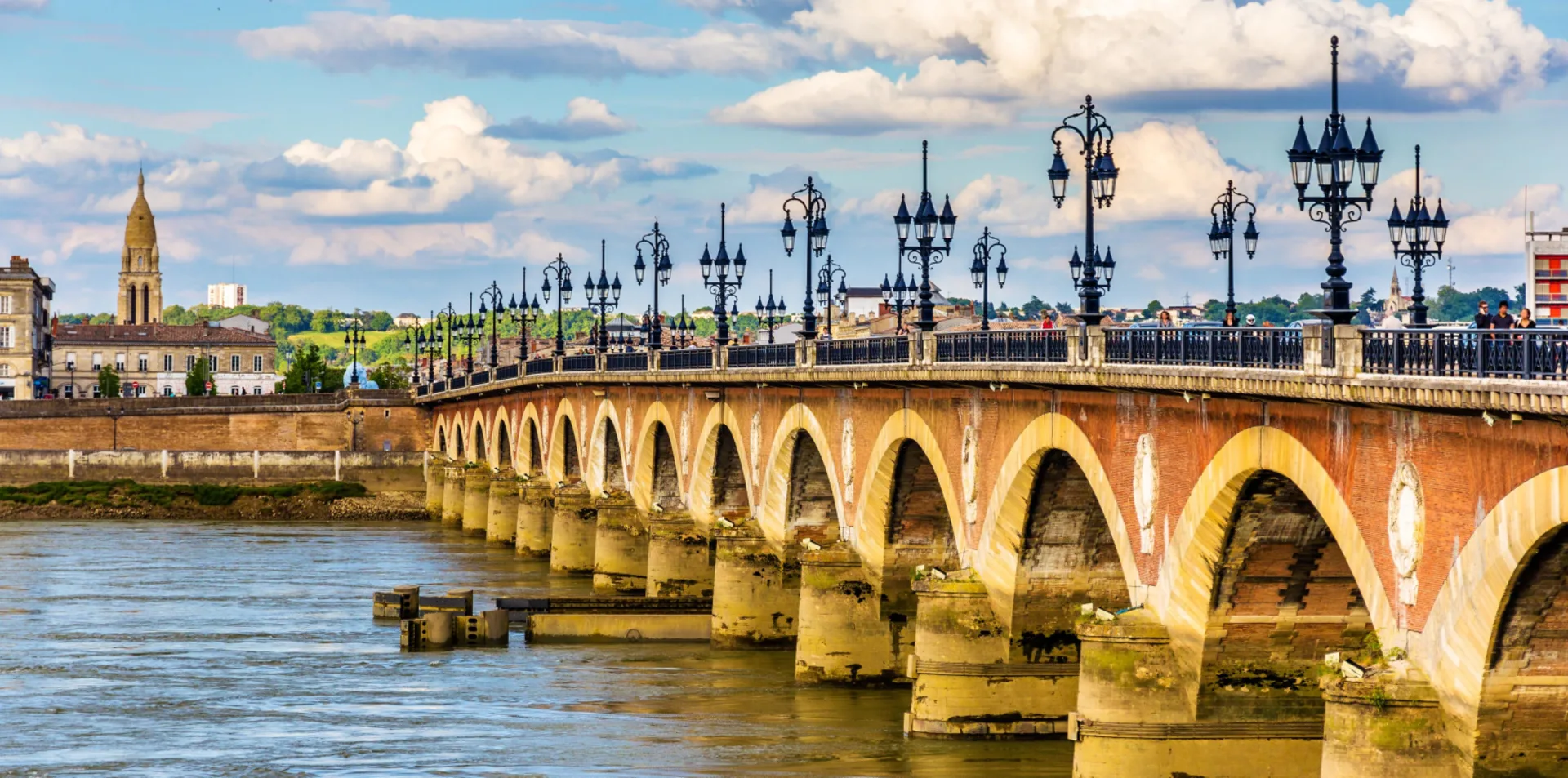 Bordeaux et mettre son grain de selle sur les coteaux, rive droite