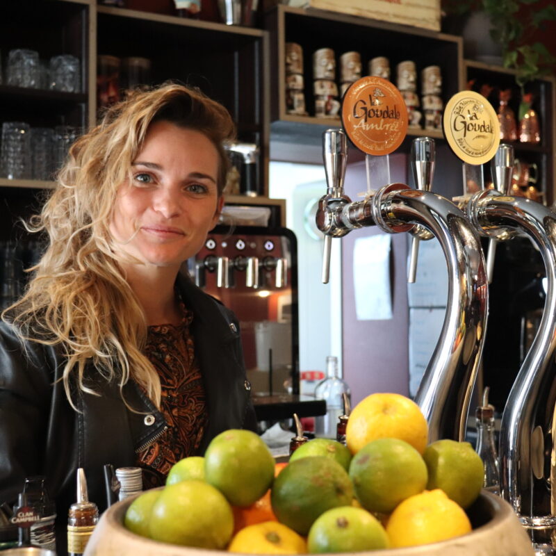 Audrey, cheffe de bar Café Rostand Le Haillan