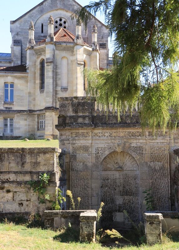 fontaine Charles Perrens quartier saint augustin