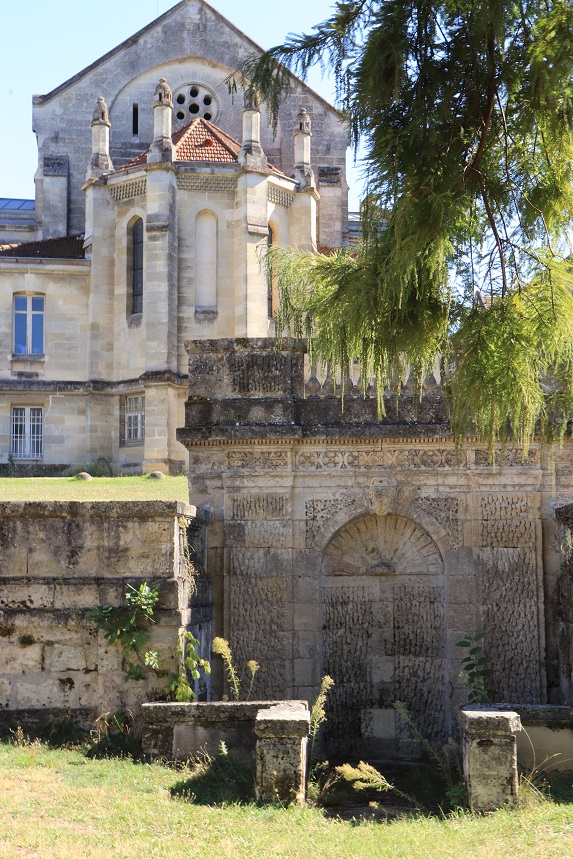 fontaine Charles Perrens quartier saint augustin