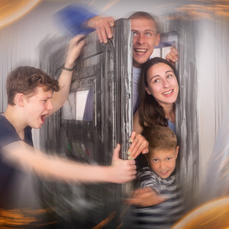 Famille dans un escape game