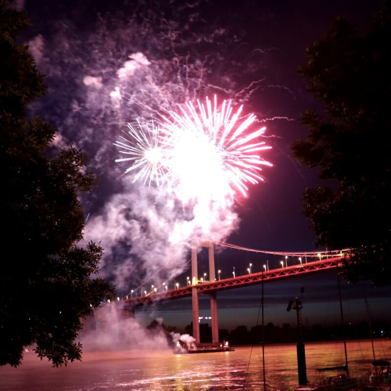 Feu d'artifice sur le pont d'Aquitaine