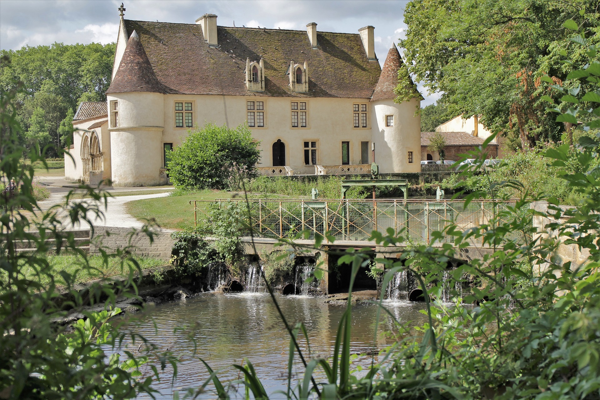 Promenade le long de l'Eau Bourde à Gradignan