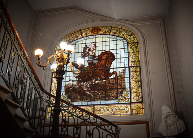 Escalier menant aux cours de Kairinos