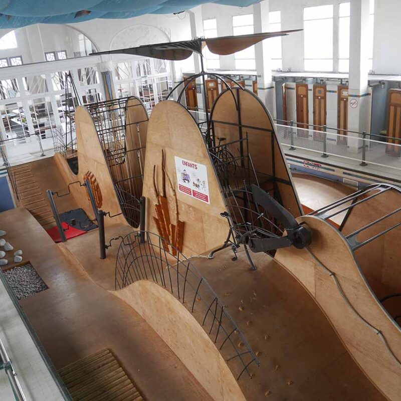 aire de jeux en bois à la piscine de Bègles
