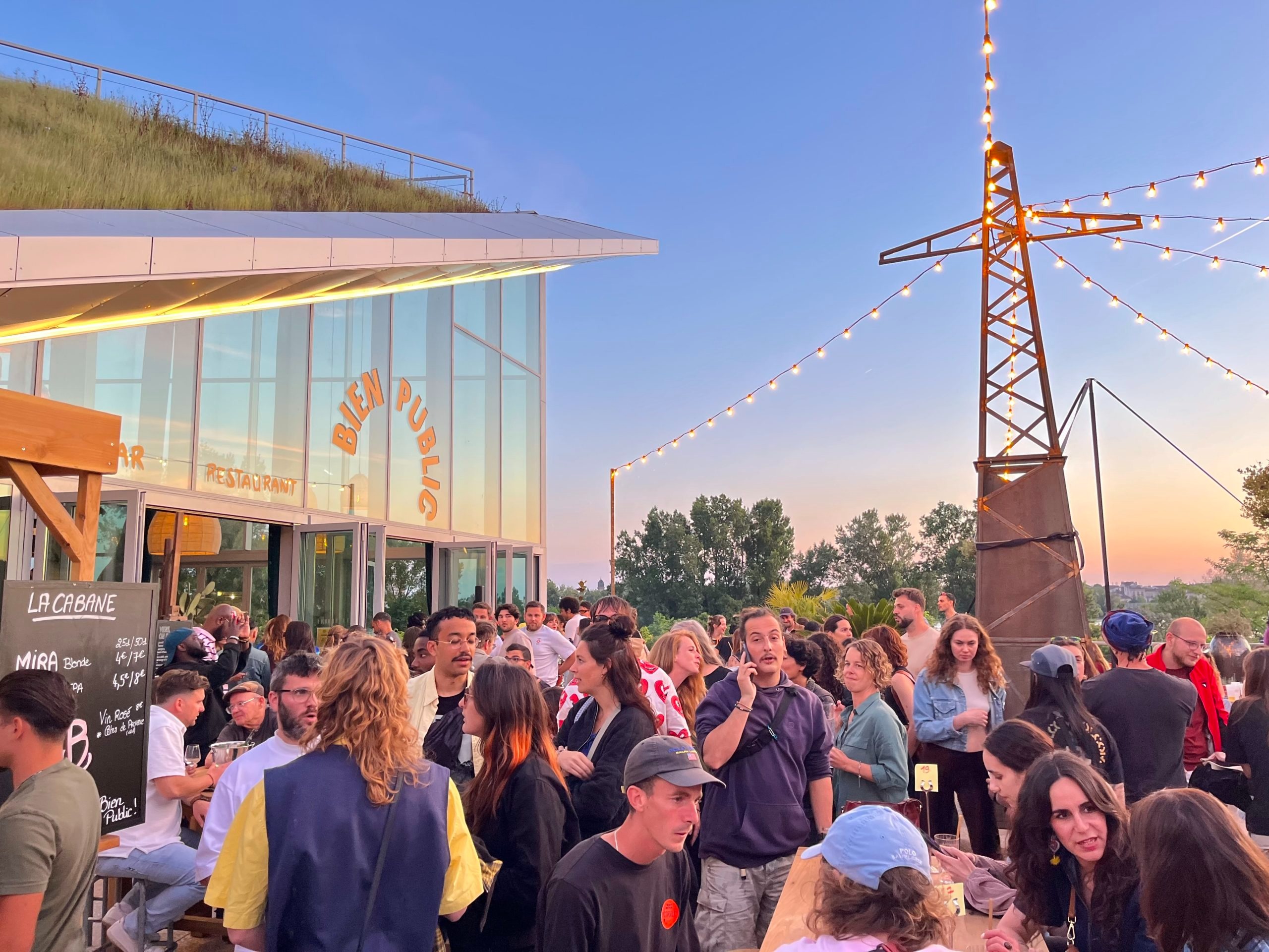 Une soirée à Bien Public, le nouveau lieu de fête à Bordeaux