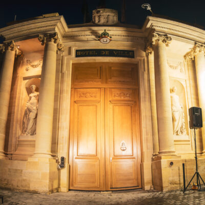 Bordeaux : la porte de l&rsquo;hôtel de ville ouvre un nouveau chapitre