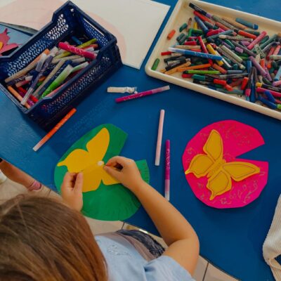 Des ateliers créatifs pour les enfants chez les artisans